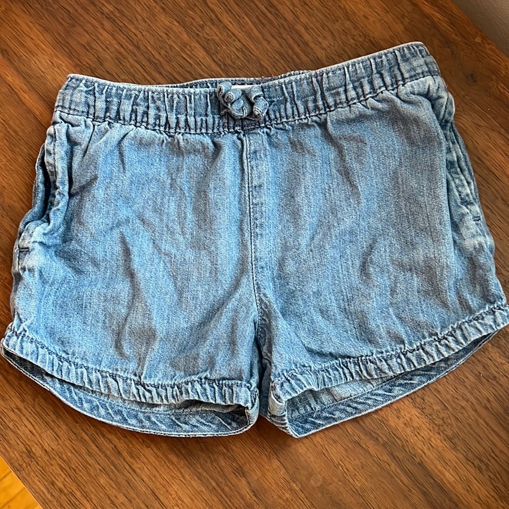 Girls Children’s Place lightweight denim shorts in size 5/6.